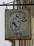 872117 Afbeelding van het uithangbord 'paul scheepstra / SAUNA / CONDITIECENTRUM' (Oudegracht 45bis) op het ...